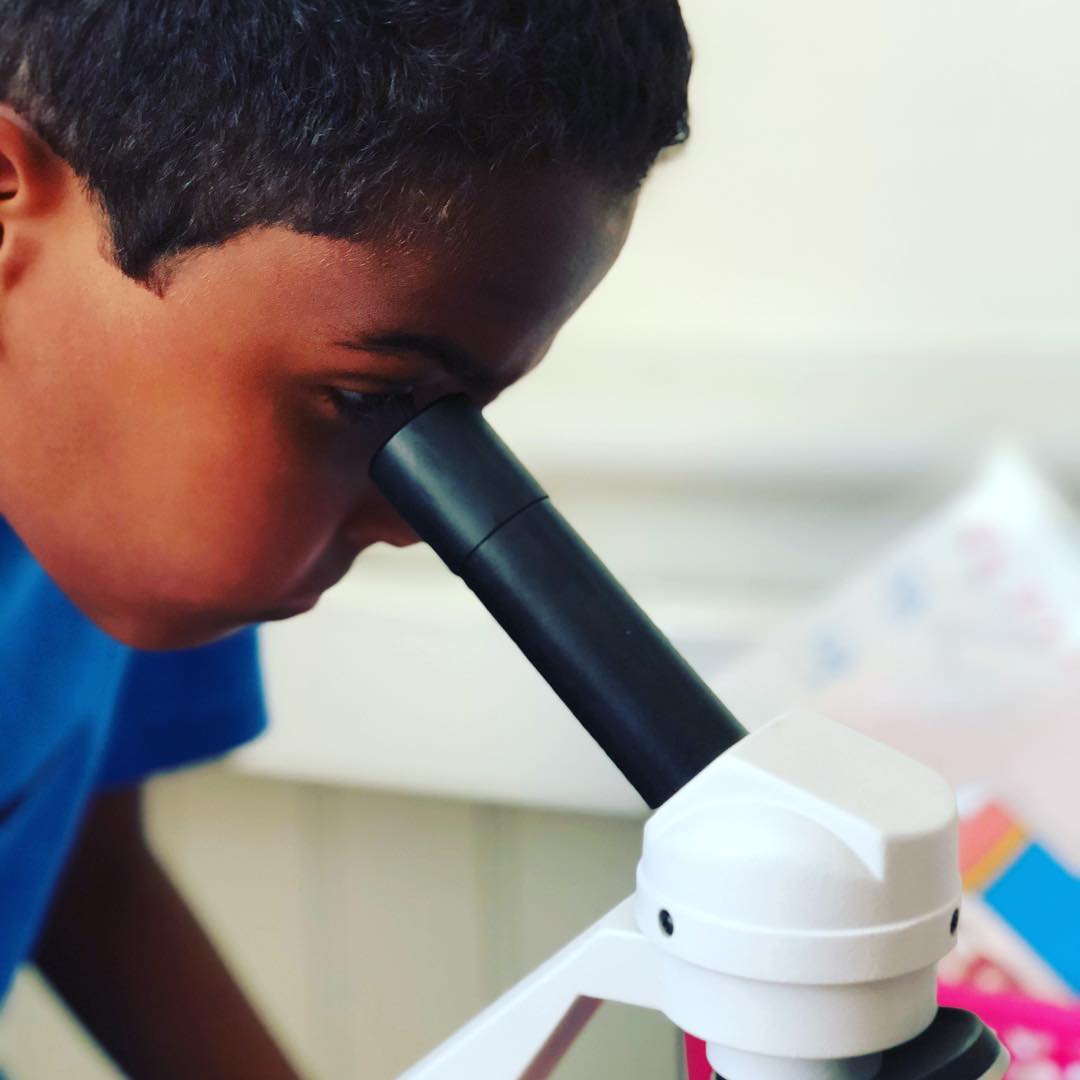 Forskerne leter etter mikroplast i tannkrem