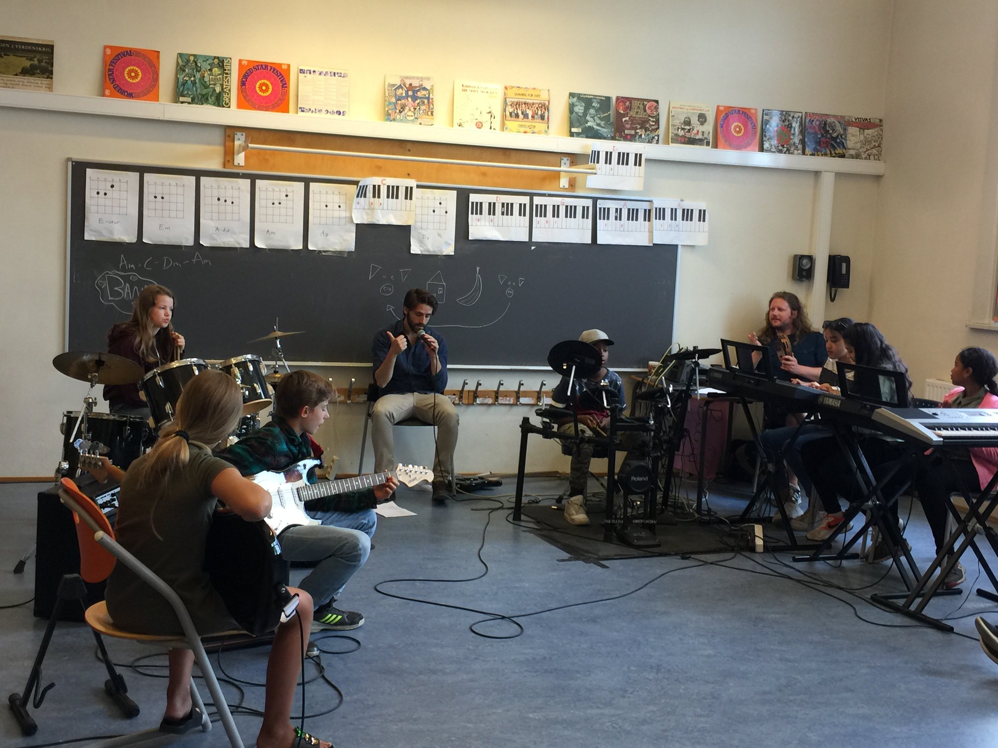 Musikkgruppa øver i vei!