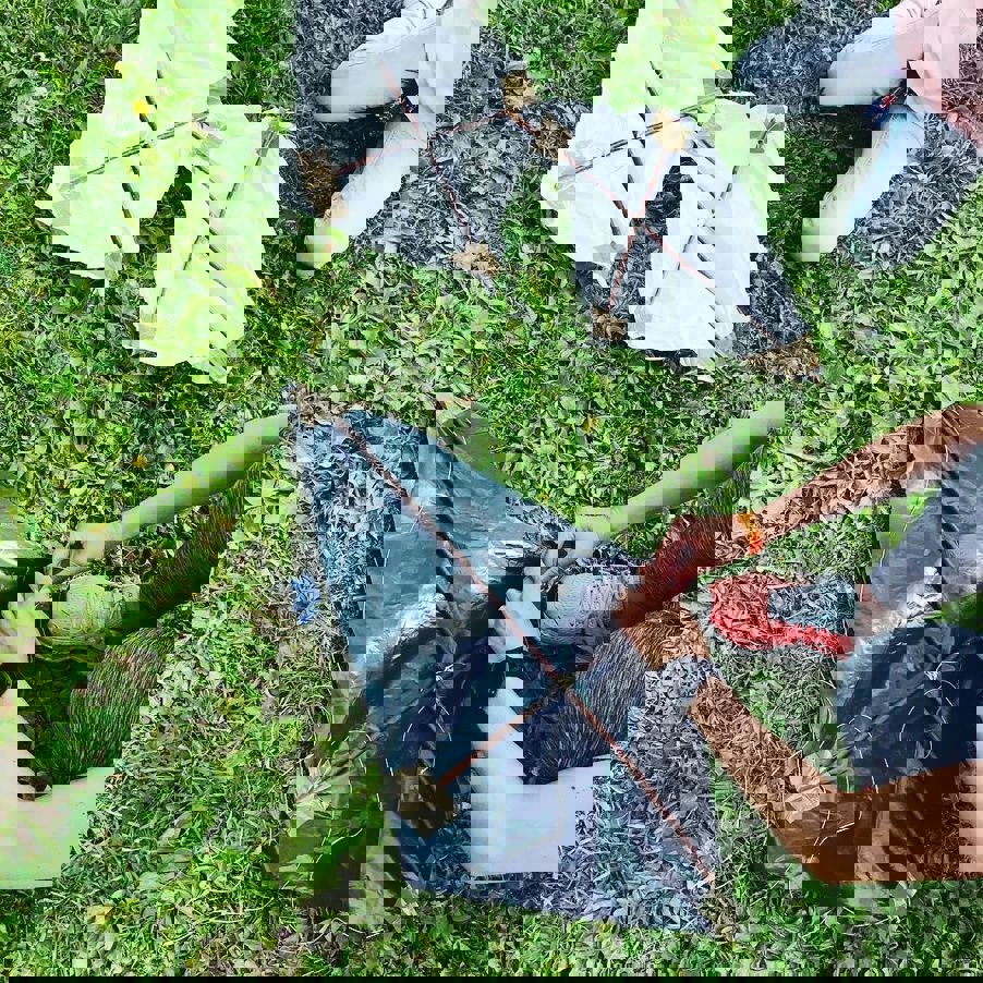 Turgruppa UT flyr drager laget av gamle søppelsekker