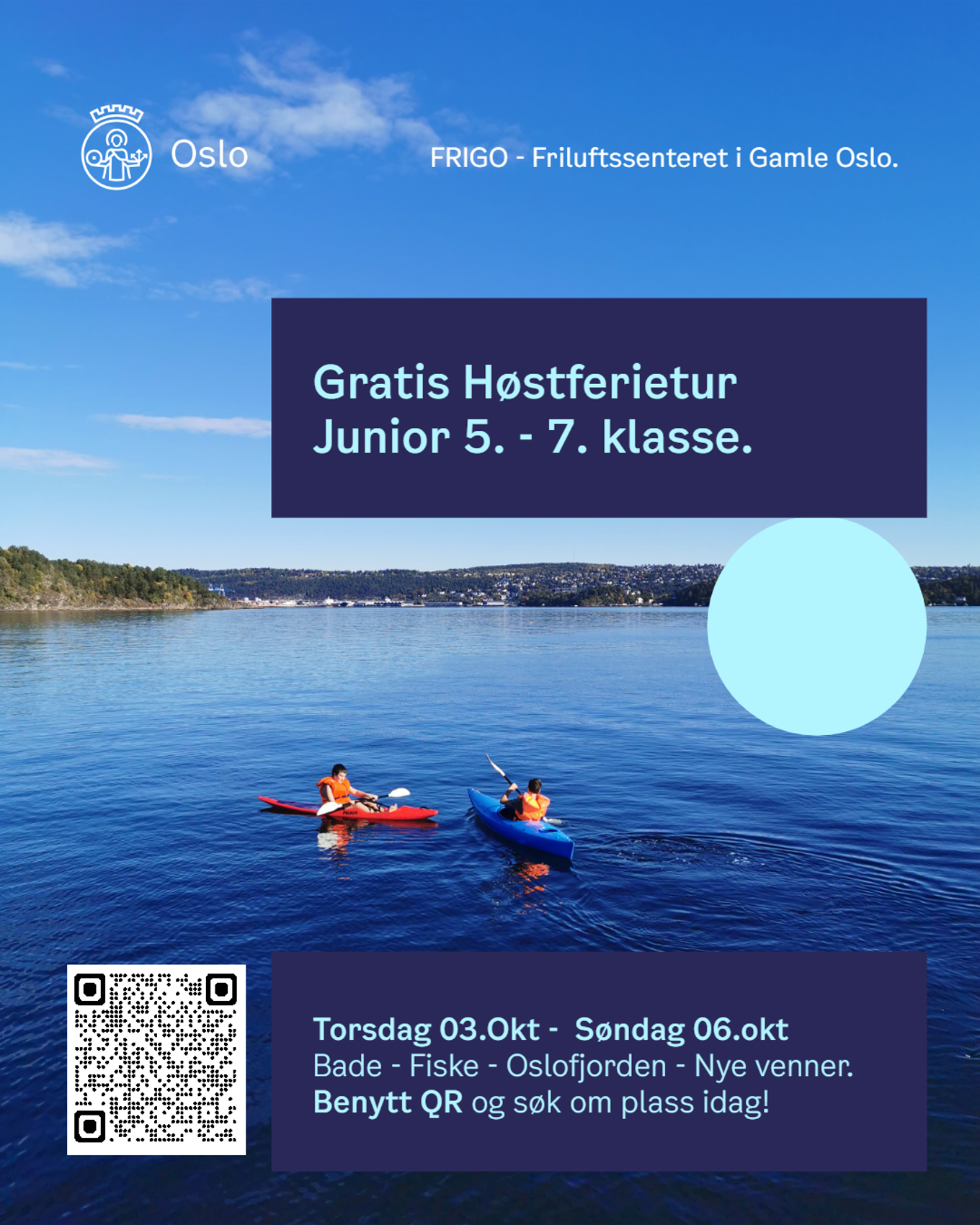 En gruppe mennesker i kajakker i en vannmasse